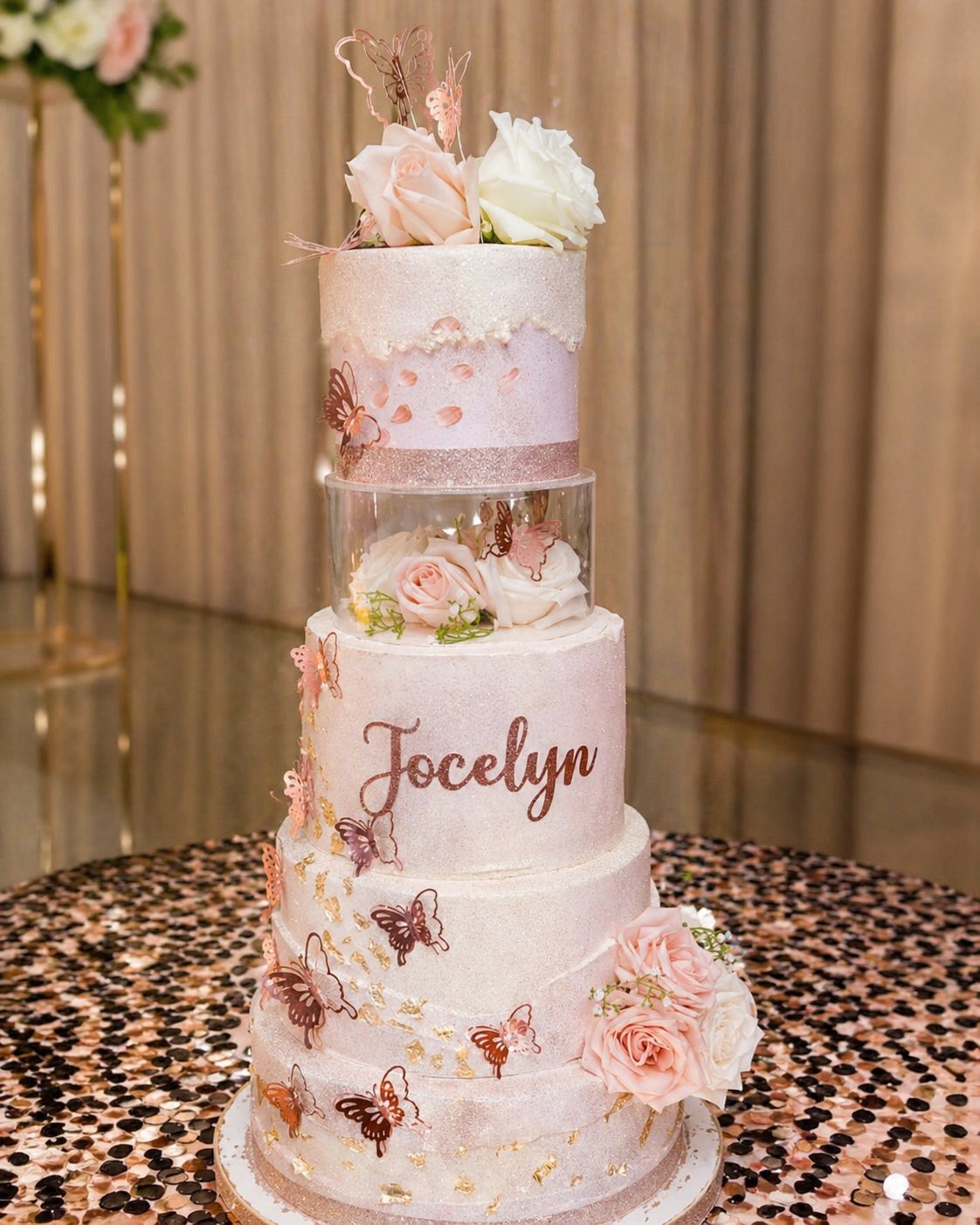 Pastel de quinceañera de cuatro pisos