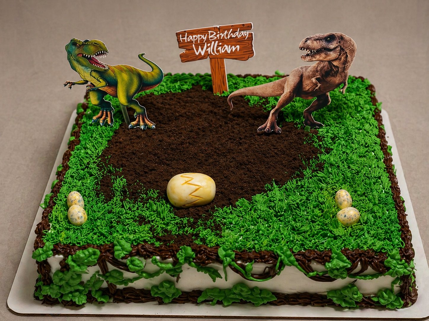 Pastel de cumpleaños con dinosaurios